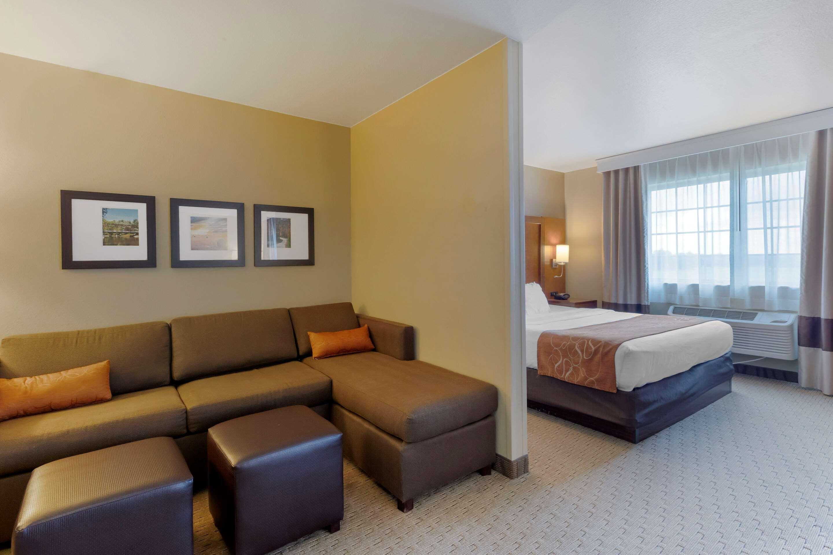 Comfort Suites Burlington Exterior photo